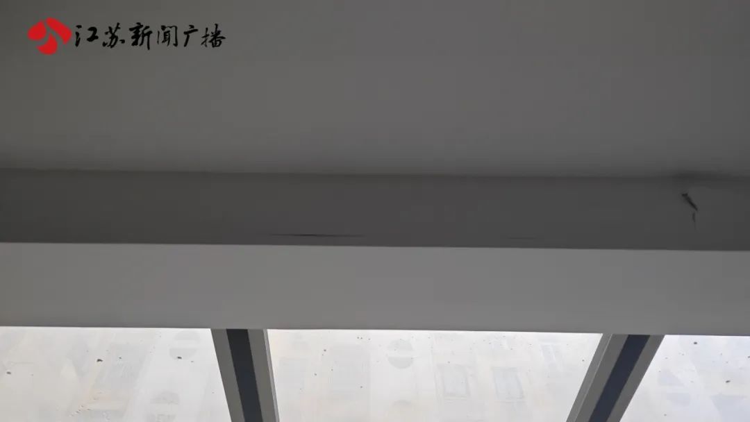 DƬ